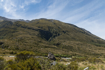 ニュージーランド　アーサーズ・パス国立公園のドブソン・ネイチャー・ウォーク沿いの風景