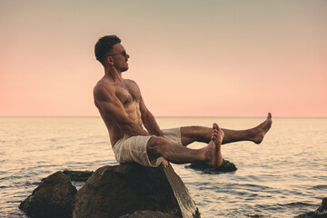 Athletic man enjoying the sea