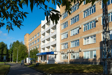 The facade of the main building of the Baranov Republican Hospital in Petrozavodsk. Entrance to the Hospital. Petrozavodsk.