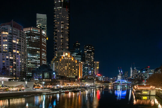 Fototapeta Southbank and Yarra River at night with reflections
