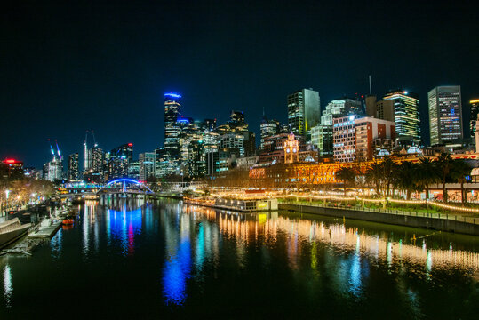 Fototapeta Yarra River and city skyline in Melbourne at night