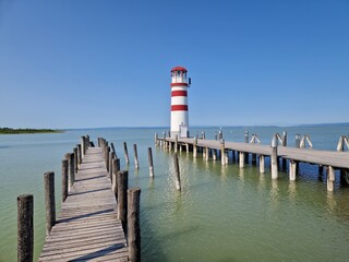 Steg zum Leuchtturm in Podersdorf