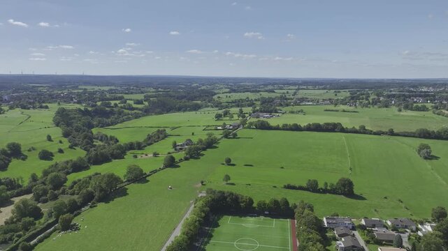 Dynamische Drohnenvideos und Luftbild-Footage von Kornelim&uuml;nster bei Aachen. Zu sehen sind Reichsabtei, Bergkirche, Benediktinerabtei, Probsteikirche St. Cornelius, Inda Gymnasium, Fu&szlig;ballplatz des FC