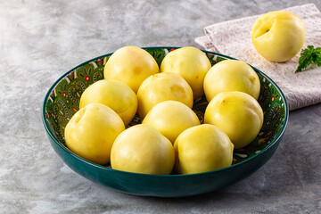 Yellow Uzbek nectarines in the bowl