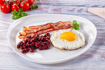 English breakfast with egg, bean and bacon