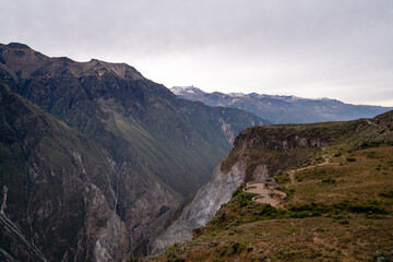 Weitwinkelaufnahme der Aussichtsplattform am Colca Canyon in Peru
