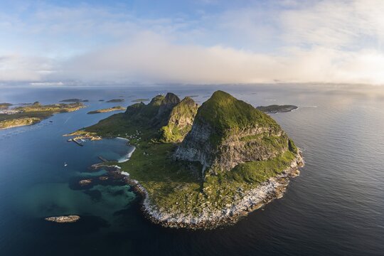 Tr&aelig;na Island, Traena, Sanna, Helgeland Coast, Nordland, Norway