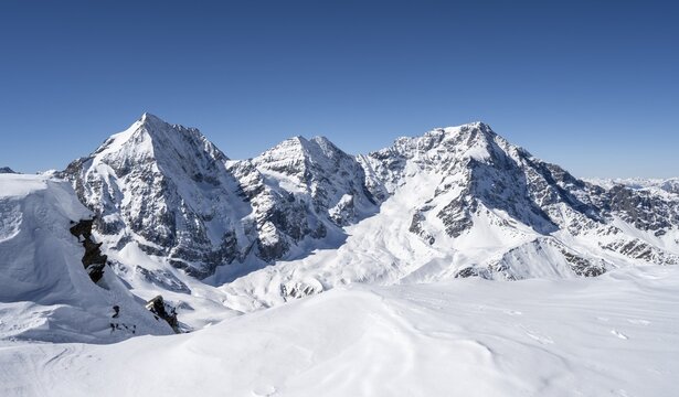 Mountain panorama with snow-covered mountain landscape in winter, view of mountain peaks K&ouml;nigsspitze, Monte Zebru and Ortler, summit of Madritschspitze, Ortler Alps, Vinschgau Valley, Italy