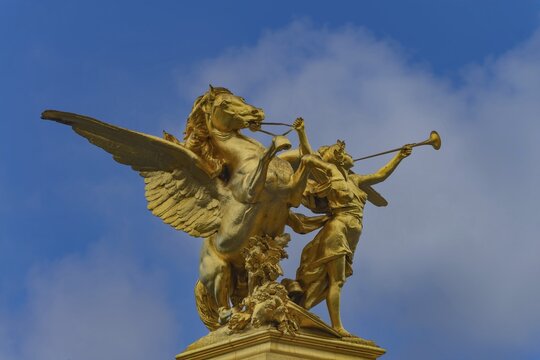 Column with the figural group Fama of War on the Pont Alexandre III., Paris, France