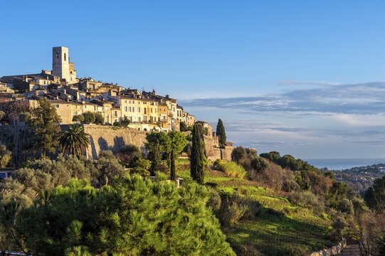 The medieval hill town of Saint-Paul or Saint-Paul-de-Vence, Alpes-Maritimes, Provence-Alpes-C&ocirc;te d'Azur, France
