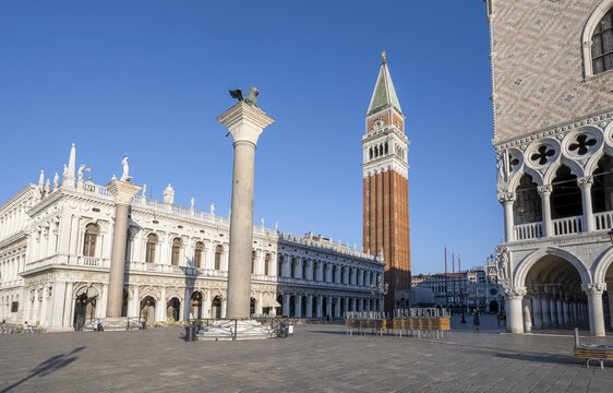 Doge's Palace and Campanile bell tower in Piazetta San Marco, Colonna di San Marco and Colonna di San Todaro, St Mark's Square, Venice, Veneto, Italy
