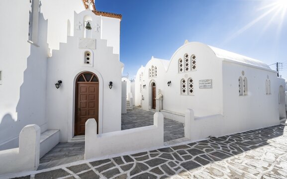 Fototapeta Chapel of Agios Antonios and Greek Orthodox Church of Metamorfosi Sotiros, alleys of the village of Marpissa, Paros, Cyclades, Greece