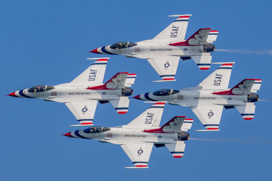 USAF Thunderbirds F-16s in Diamond Formation
