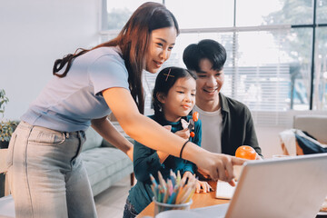 Obraz premium Family spends their free time together