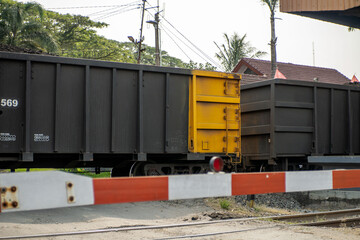 Photo of a black and yellow train carriage