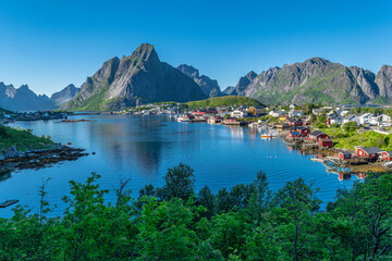 Reine, il villaggio di pescatori nelle isole Lofoten (Norvegia), ammirabile attraverso la salita al...