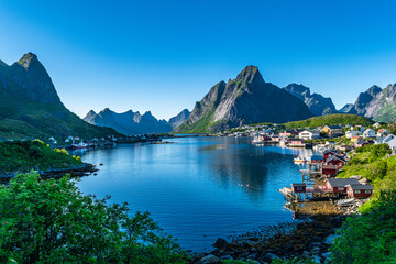 Reine, il villaggio di pescatori nelle isole Lofoten (Norvegia), ammirabile attraverso la salita al...