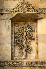 The Jama Masjid in Ahmedabad, built in 1424, is a stunning example of Indo-Islamic architecture. Constructed with yellow sandstone, the mosque features a large central courtyard, intricately carved pi