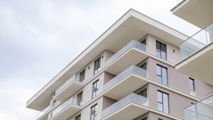 A tall building with a glass balcony