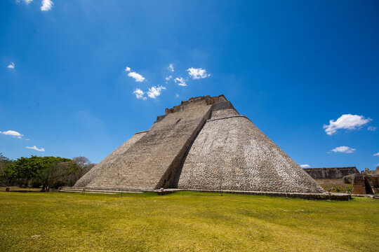 Gran Piramide, Uxmal, Yucatan, M&eacute;xico, toma 3/4 lado derecho