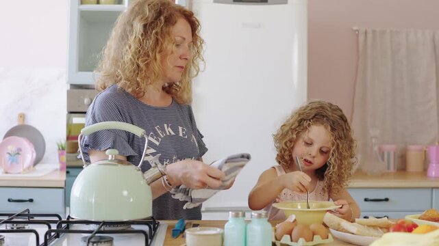 Mother and daughter preparing breakfast in slow motion - Powered by Adobe