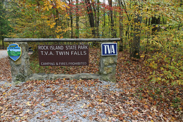 Obraz premium Entrance board to Rock Island State Park, Tennessee