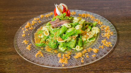 piatto di orecchiette con le cime di rape e alici