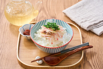 冷やし鯛茶漬け｜冷たいお出汁で食べる夏ごはん