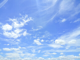 The sky is clear, the weather is good, and the clouds are floating beautifully and naturally.
