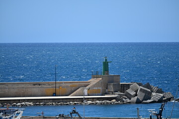 betonowe wejście do portu w Caple © Miroslaw