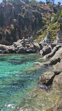 spiaggia con acqua cristallina isola d'elba video 9:16