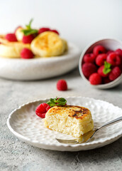 cottage cheese pancakes with raspberries and mint