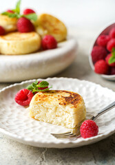 cottage cheese pancakes with raspberries and mint