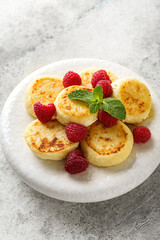 cottage cheese pancakes with raspberries and mint
