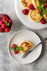 cottage cheese pancakes with raspberries and mint