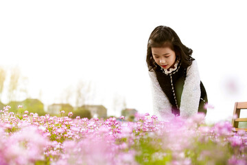 Naklejka premium The little Asian girl playing in the garden