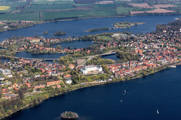 Fototapeta premium Luftbild Plön und Stadtsee
