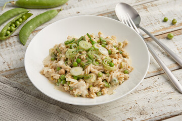 Chickpea pasta with peas
