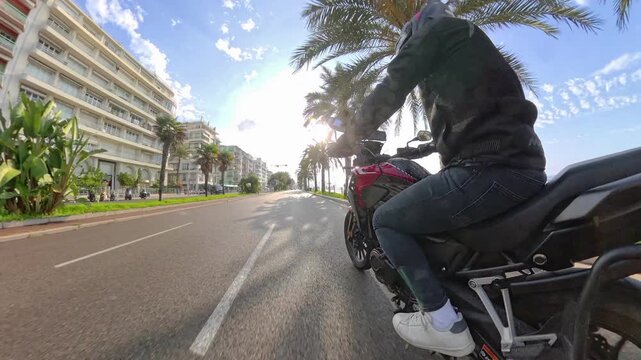 moto sur la promenade des anglais &agrave; Nice