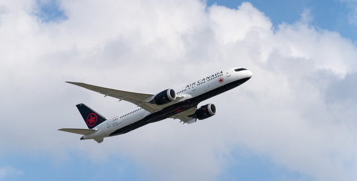 Air Canada Boeing 787 Dreamliner commercial Aeroplane in the Air