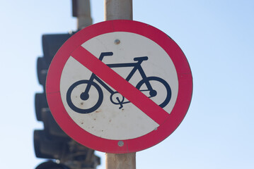 Circular traffic sign indicating that cyclists are prohibited.