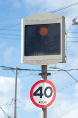 Vehicle control sign with radar indicating that the maximum speed limit on the street is 40 km.