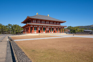 Obraz premium 奈良、興福寺、佛寺、寺院、文化財、木造建築、古代建築、日本文化、歷史名勝、文化財、木、綠色、青空、写真素材