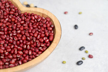 Red beans are a good source of iron, which helps nourish the blood and regulate blood conditions in the body.