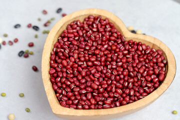 Red beans are a good source of iron, which helps nourish the blood and regulate blood conditions in the body.