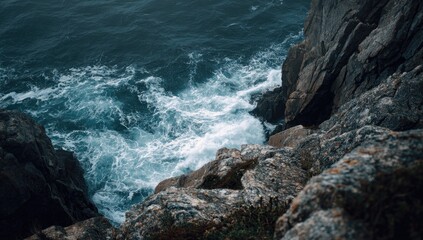 Fototapeta premium Coastal waves crashing against rocks