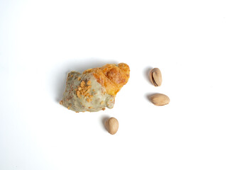 Cruas&aacute;n con relleno y cobertura de pistacho