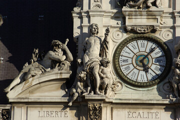 Horloge gothique à Paris. France