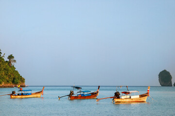 Plakat Longtail boats anchored at Ao Loh Dalum on Phi Phi Don Island, Krabi Province, Thailand