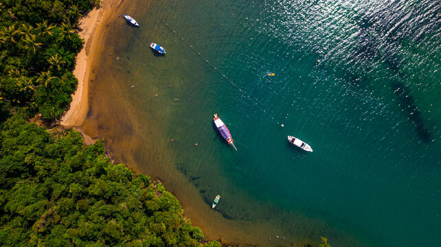 Praia Mar Oceano Natureza Barcos &Aacute;gua Verde Mata Atl&acirc;ntica Areia Tropical Rio De Janeiro Brasil Paisagem Cidade Litoranea Turismo Viagem Cultura Colonial Patrimonio Historico Porto Paraty Colorido